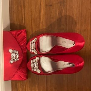 The whole set shoes and handbag.